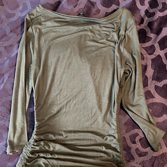 White House Black Market NWT 3/4 Shirred Side Tee Top Sz XS Sergeant color NEW - Picture 4 of 4